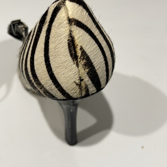 Lovely peep toed Nine West zebra heels - Picture 6 of 7